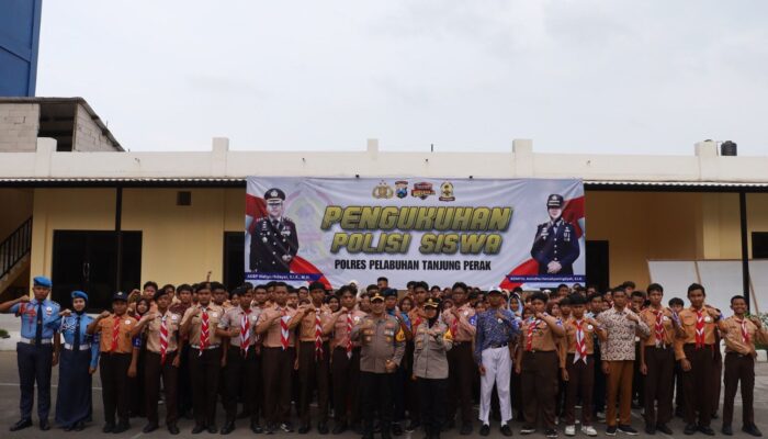 Cegah Bullying dan Kenakalan Remaja, Kapolres Pelabuhan Tanjung Perak Kukuhkan Polisi Siswa