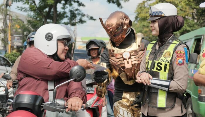 Kreatif, Sosialisasi Operasi Zebra Polres Malang Jadi Super Hero
