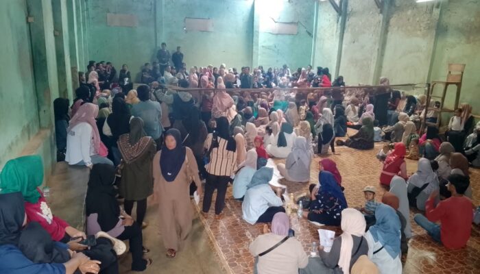 Penyaluran BLTS Kesra Desa Sukamulya dan Neglasari Dilaksanakan Terpadu di Aula Desa Neglasari