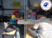 Sapa Yang Tak Berbalas: Momen Humanis Ojol dan ODGJ di Warkop Jalan Kenjeran 265 Surabaya