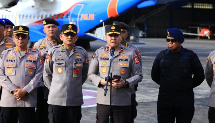 Polri Kirim Ribuan Paket Kebutuhan dan Peralatan SAR ke Aceh, Sumut, dan Sumbar