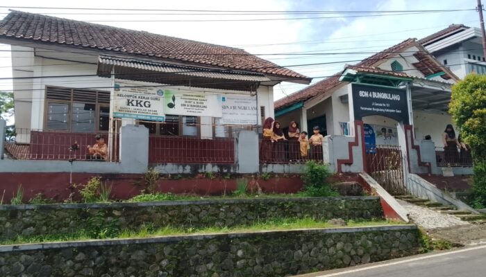 Kepala SDN 4 Bungbulang Sambut Kedatangan Wartawan Ceklisdua.net dengan Hangat, Terbuka, dan Penuh Kekeluargaan