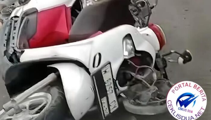 Seorang Pengendara Motor Scoopy Meninggal Dunia Dilokasi Setelah Dilindas Truk Trailer di Jalan Raya Desa Tenaru, Driyorejo