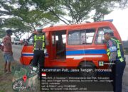 Kesigapan Satlantas Polresta Pati Tangani Angkot Terperosok, Lalu Lintas Pati-Juwana Kembali Lancar