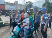 Aksi Humanis Satlantas Pati: Edukasi Keselamatan, Helm Gratis, hingga Bantu Istri Nelayan Korban Ekor Ikan Pari