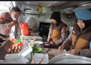 Brimob Polda Jatim Dirikan Dapur Lapangan untuk Warga Terdampak Erupsi Gunung Semeru