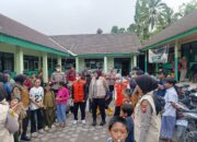 Polda Jatim Berikan Trauma Healing untuk Anak – anak di Pengungsian Dampak Erupsi Gunung Semeru