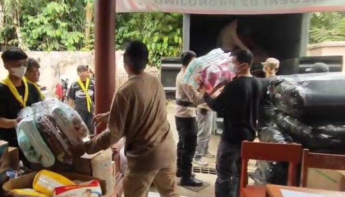 Polda Jatim Beri Bantuan Kemanusiaan Warga Terdampak Erupsi Gunung Semeru