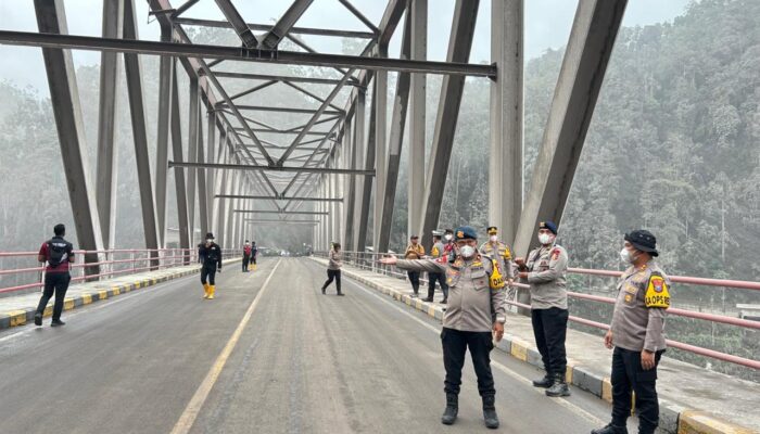 Polda Jatim Himbau Warga Tetap Waspada Antisipasi Letusan Sekunder Gunung Semeru