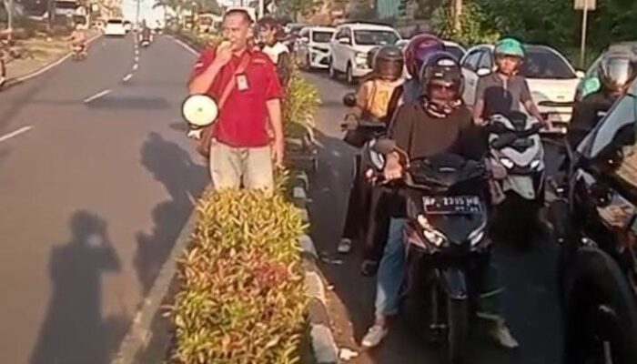 DPD AKPERSI Kepri Turun ke Jalan: Simpang Batu Enam Bergetar oleh Solidaritas untuk Sumbar, Sumut, dan Aceh