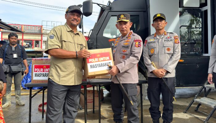 Kapolri Tinjau Posko Pengungsian di Aceh Tamiang, Salurkan Bantuan ke Korban Bencana