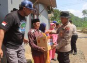 Kapolres Probolinggo Salurkan Bantuan untuk Warga Terdampak Banjir di Tiris