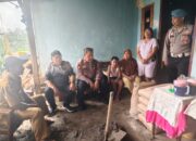 Polres Pasuruan Salurkan Bansos untuk Warga Terdampak Sambaran Petir di Desa Cowek