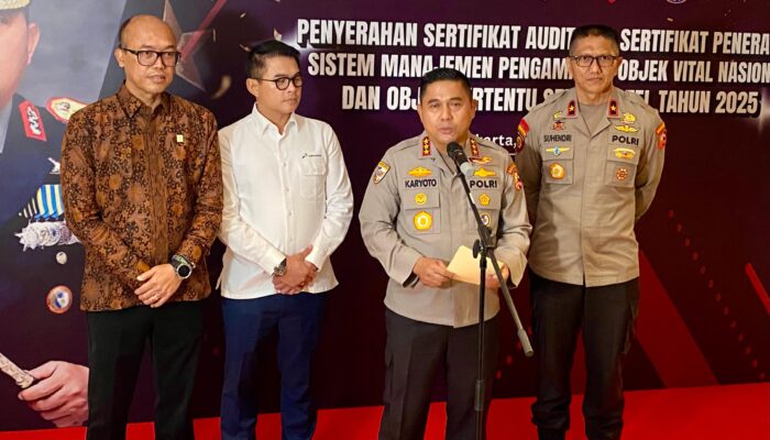 Polri Serahkan Sertifikat Audit Sistem Pengamanan Objek Vital Nasional Tahun 2025