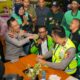 Kakorlantas Ngopi Bareng Driver Ojol Surabaya Sampaikan Pesan Kapolri