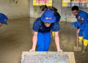 Korpolairud Baharkam Polri Lakukan Normalisasi Sekolah Terdampak Lumpur di Padang Pariaman