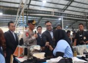 Wakapolri Bagikan Sembako ke Ribuan Buruh, Wujud Kepedulian Polri di Sektor Industri Dalam Negeri