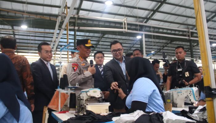 Wakapolri Bagikan Sembako ke Ribuan Buruh, Wujud Kepedulian Polri di Sektor Industri Dalam Negeri