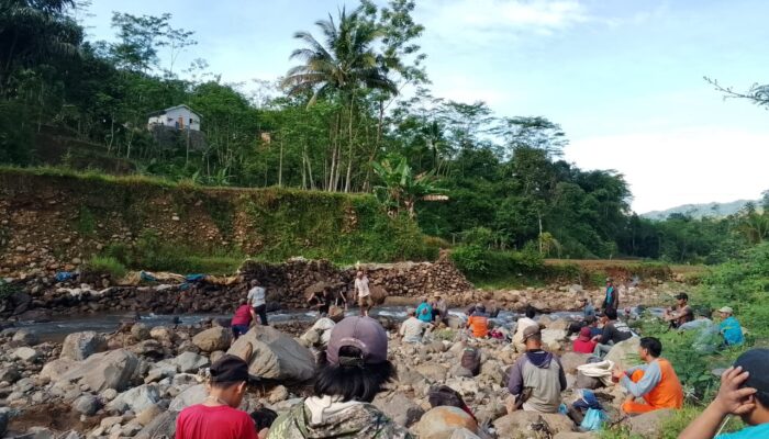 Lebih dari 100 KK di Dua RT Kampung Cihideung Pakenjeng Garut Darurat Air Bersih, Negara Dinilai Absen