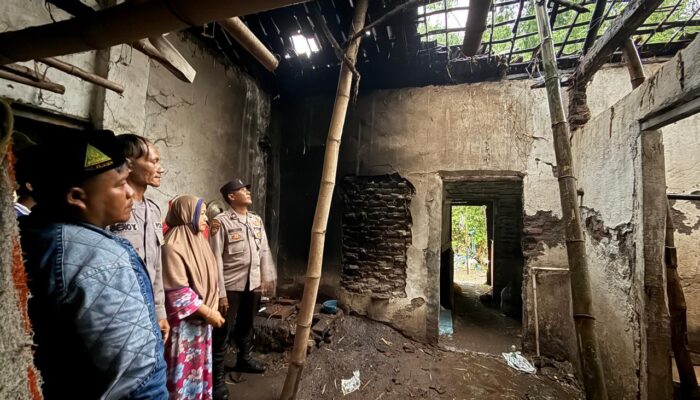 Hujan Deras Disertai Angin Kencang Rusak Masjid dan Rumah Warga di Pasuruan