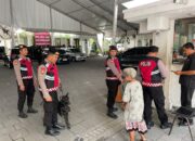 Ops Lilin Semeru Polda Jatim Libatkan Unit K9 Ditsamapta Laksanakan Patroli dan Sterilisasi Gereja