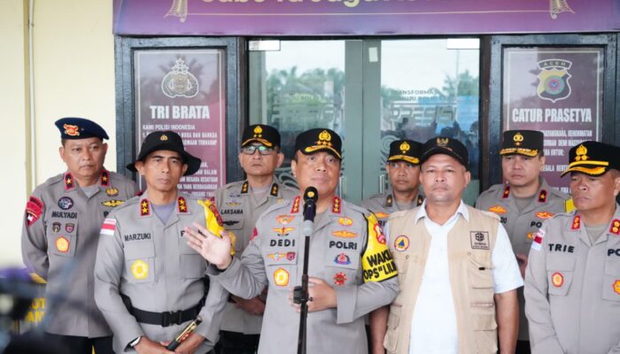 Polri Salurkan Bantuan dan Kerahkan Alat Berat untuk Percepat Pemulihan Banjir di Aceh Utara