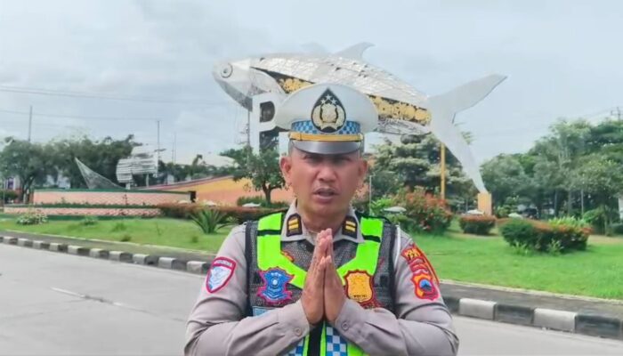 Pengaturan Intensif Polisi, Lalu Lintas Jalur Kudus–Pati di Tugu Bandeng Terpantau Lancar