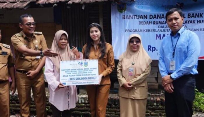 Wabup Kudus Serahkan Bantuan Perbaikan Rumah Tidak Layak Huni di Desa Getasrabi