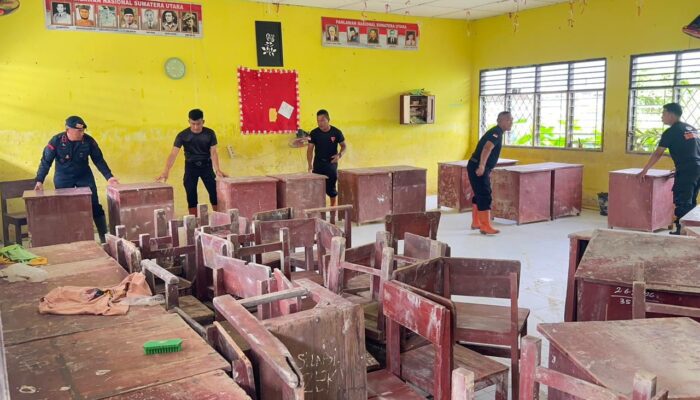 Polri Peduli Pendidikan, Pulihkan Fasilitas Pendidikan di SMA Negeri 1 Tanjung Pura Pascabanjir