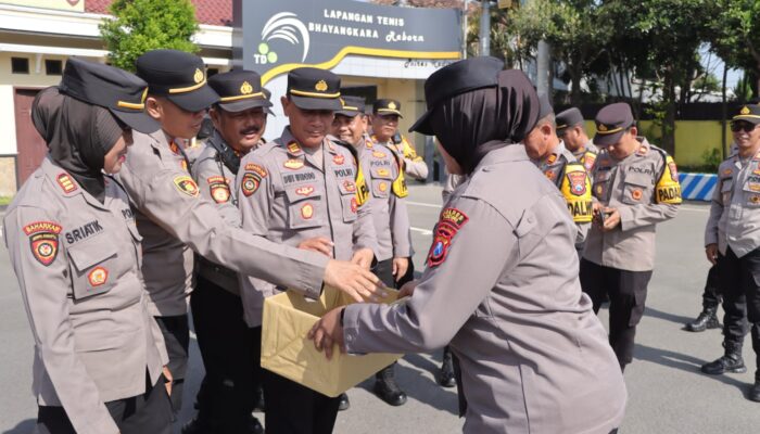 Polres Kediri Galang Donasi Dari Anggota Untuk Korban Bencana Aceh Sumatera