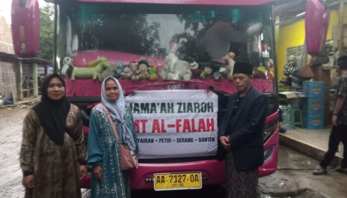 Rombongan Ziarah Makam Keramat Pintu Seribu, Warga Harap Berkah dan Keselamatan