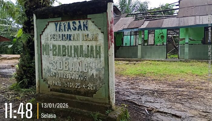 MI Babunajah Roboh, Jalan Kampung Lasem Masih Tanah Bertahun-tahun: Di Mana Peran Dinas Terkait?