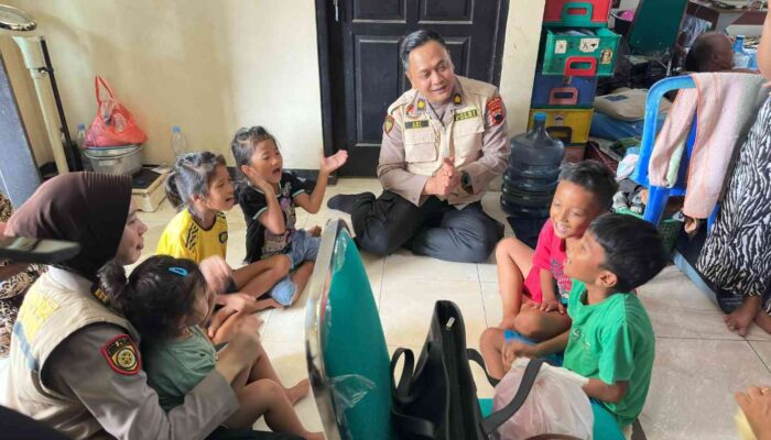 Tim Psikologi Polda Jateng Gelar Trauma Healing untuk Korban Banjir di Pati, Anak-anak Dibuat Ceria di Pengungsian