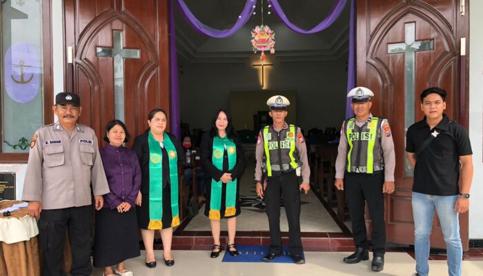 Berikan Rasa Aman, Polres Pelabuhan Tanjung Perak Gelar Pengamanan Kebaktian Umat Kristiani.