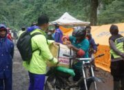 Polres Jepara dan Bhayangkari Gelar Baksos, Salurkan Bantuan ke Korban Banjir-Tanah Longsor di Keling