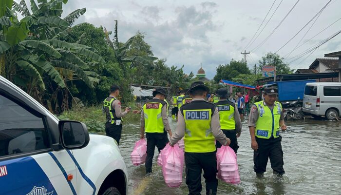 Melalui SPPG Polri, Polresta Pati Salurkan MBG untuk Warga Tondomulyo Terdampak Banjir