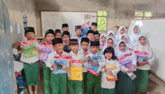 Anak-anak Babunajah Berterima Kasih atas Sepatu, Negara ke Mana?