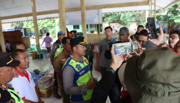 Kapolresta Pati Tinjau Dapur Umum Banjir Juwana, Salurkan Bantuan dan Layanan Kesehatan Gratis