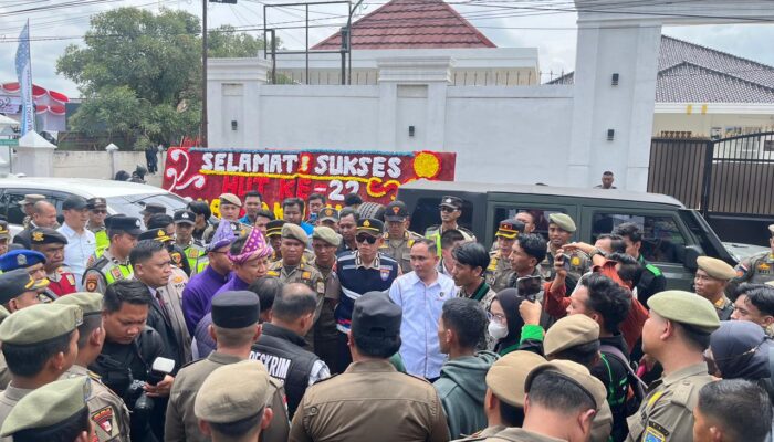 Nyaris Ricuh: HMI OKU Timur Sampaikan Tuntutan Kepada Bupati No 4 Bikin Melongo