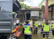 Sat Samapta Polresta Pati Salurkan 1.000 Paket Makanan MBG untuk Warga Terdampak Banjir
