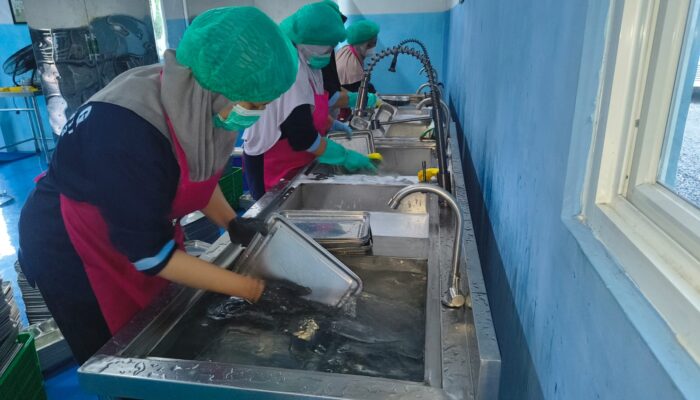 SPPG Polri Distribusikan MBG di Gembong Pati, Ratusan Anak Terima Manfaat