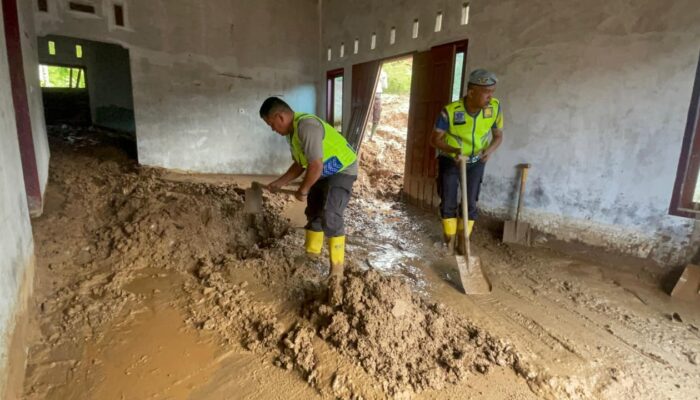 Polri Maksimalkan Bantuan dengan Kerahkan Alat Berat, Percepat Pemulihan Bencana di Sumatra