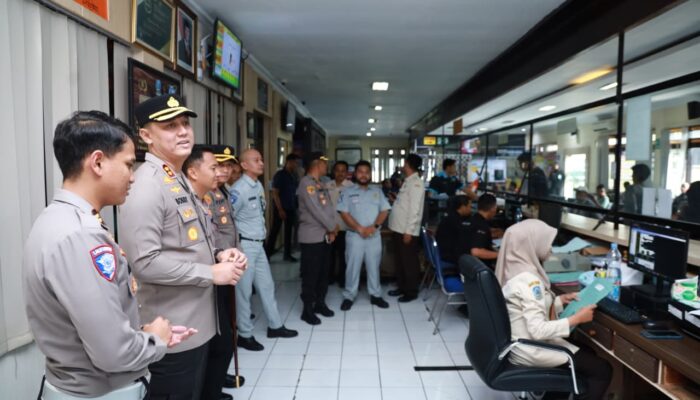Kapolres Jember Kunjungi Kantor Samsat Pastikan Pelayanan Optimal