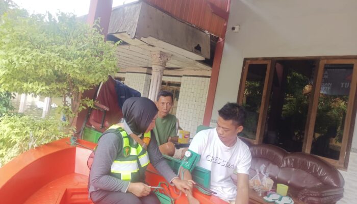 Dokkes Polresta Pati Terjun ke Lokasi Banjir Juwana, Warga Dapat Layanan Kesehatan Langsung