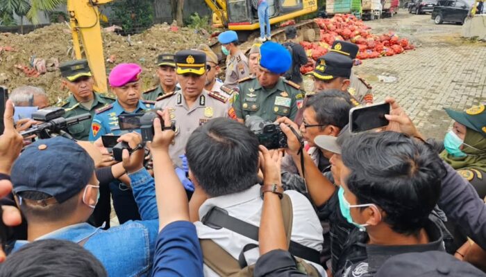 Polrestabes Semarang Musnahkan 6.171 Karung Bawang Bombay Ilegal
