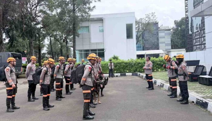 Den K9 SAR Ditpolsatwa Korsabhara Baharkam Polri Siap Perkuat Penanganan Bencana Longsor di Cisarua, Bandung Barat
