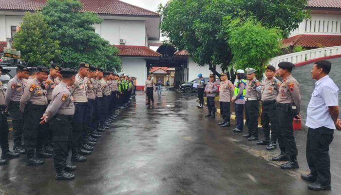 Polresta Pati Amankan Aksi Unjuk Rasa GERMAP di DPRD, Situasi Berlangsung Aman dan Kondusif