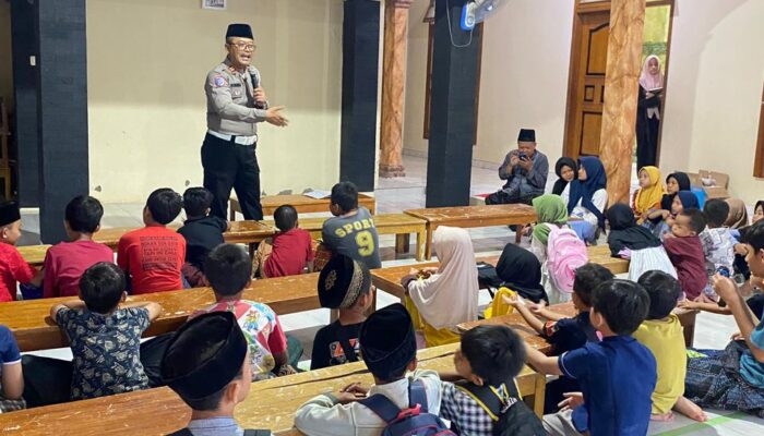 Ramadhan Safety Class, Satlantas Polresta Pati Mengaji dan Tanamkan Akhlak di TPQ Darul Fikri