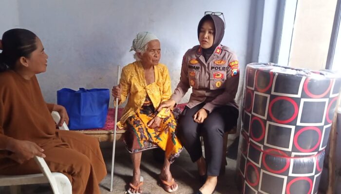 Polri Peduli : Polres Lumajang Salurkan Bantuan untuk Lansia Sebatangkara