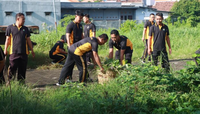Polres Pasuruan Gelar Kerja Bakti Dukung Gerakan Indonesia ASRI